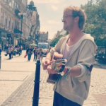 『ハリポタ』マルフォイの俳優、路上で弾き語りするも誰にも気付かれず