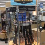 【悲報】アメリカのスーパー「ヒーローになろう！」 新学期を迎える学生に銃を売り込み炎上