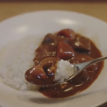 ゴールデンカレーのCMが違和感たっぷりだと話題に