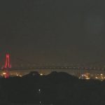 【速報】東京アラート発動 都庁、レインボーブリッジが赤く染まる