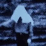 【鳥肌】貞子の映画で1番怖いのって貞子じゃなくて布被って指差してるおっさんよな
